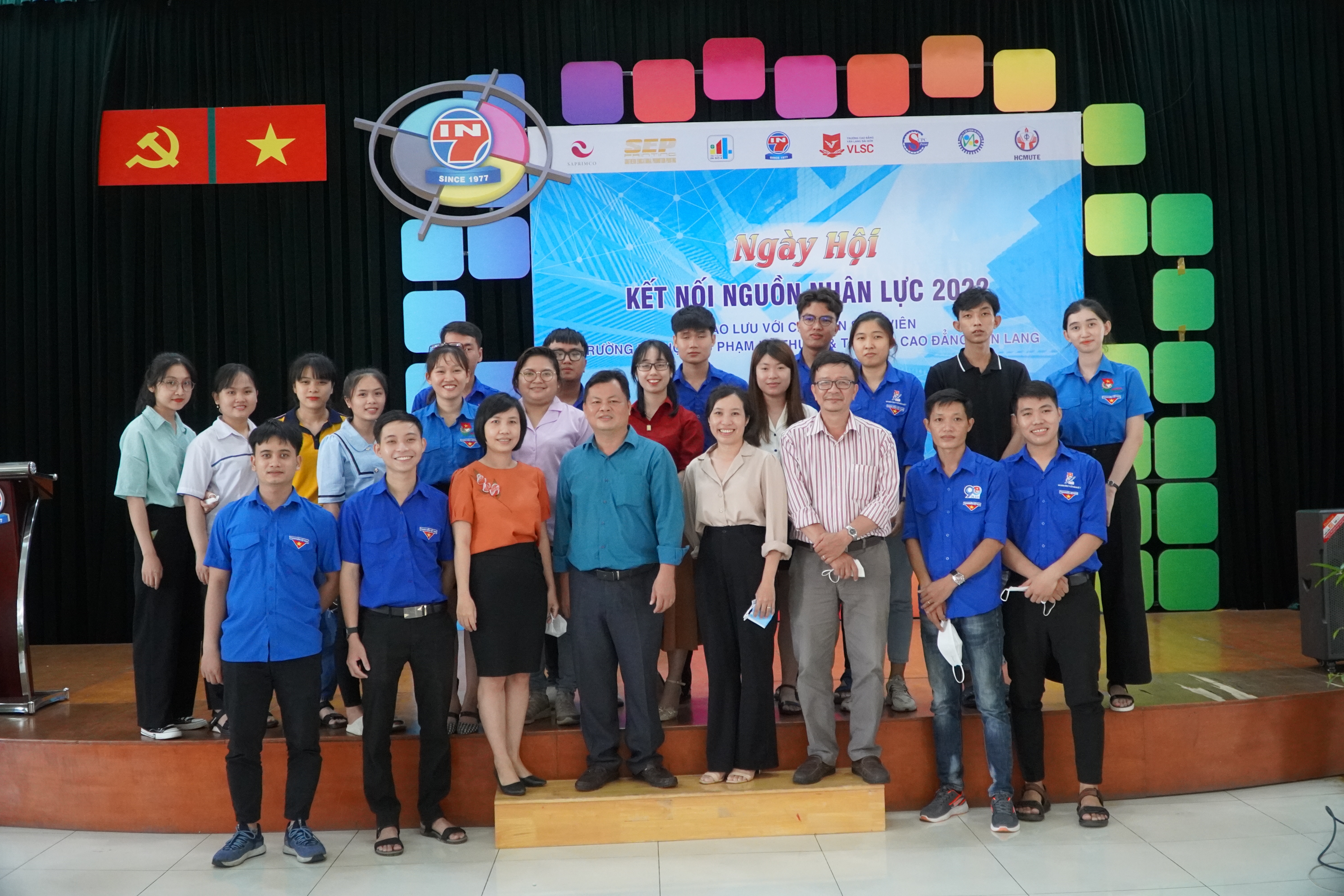 Trường Cao đẳng Văn Lang Sài Gòn tổ chức cho sinh viên Khoa Công nghệ - Thiết kế tham quan Công ty Cổ phần in số 7 