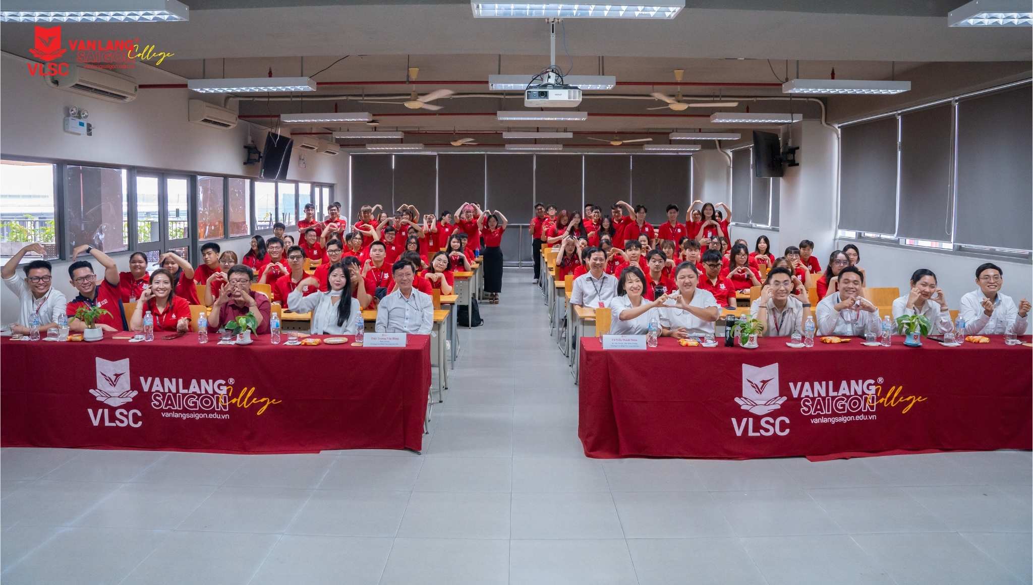 Sinh hoạt đầu khóa tại Cao đẳng Văn Lang Sài Gòn