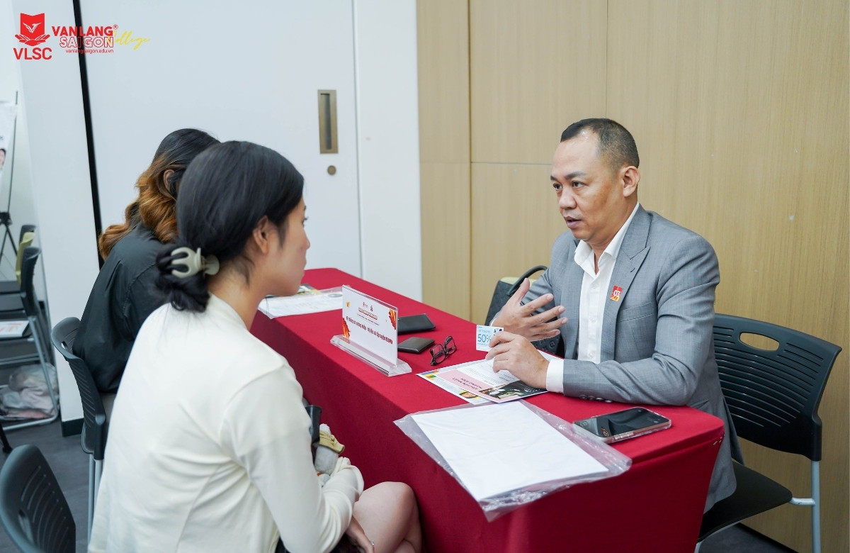 Sinh viên Quan hệ công chúng