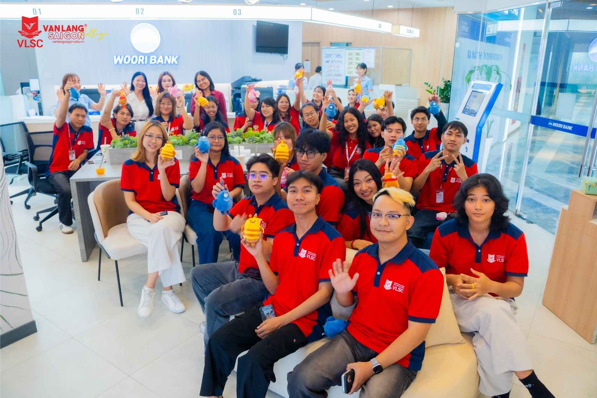 sinh viênVLSC kiến tập ngân hàng woori